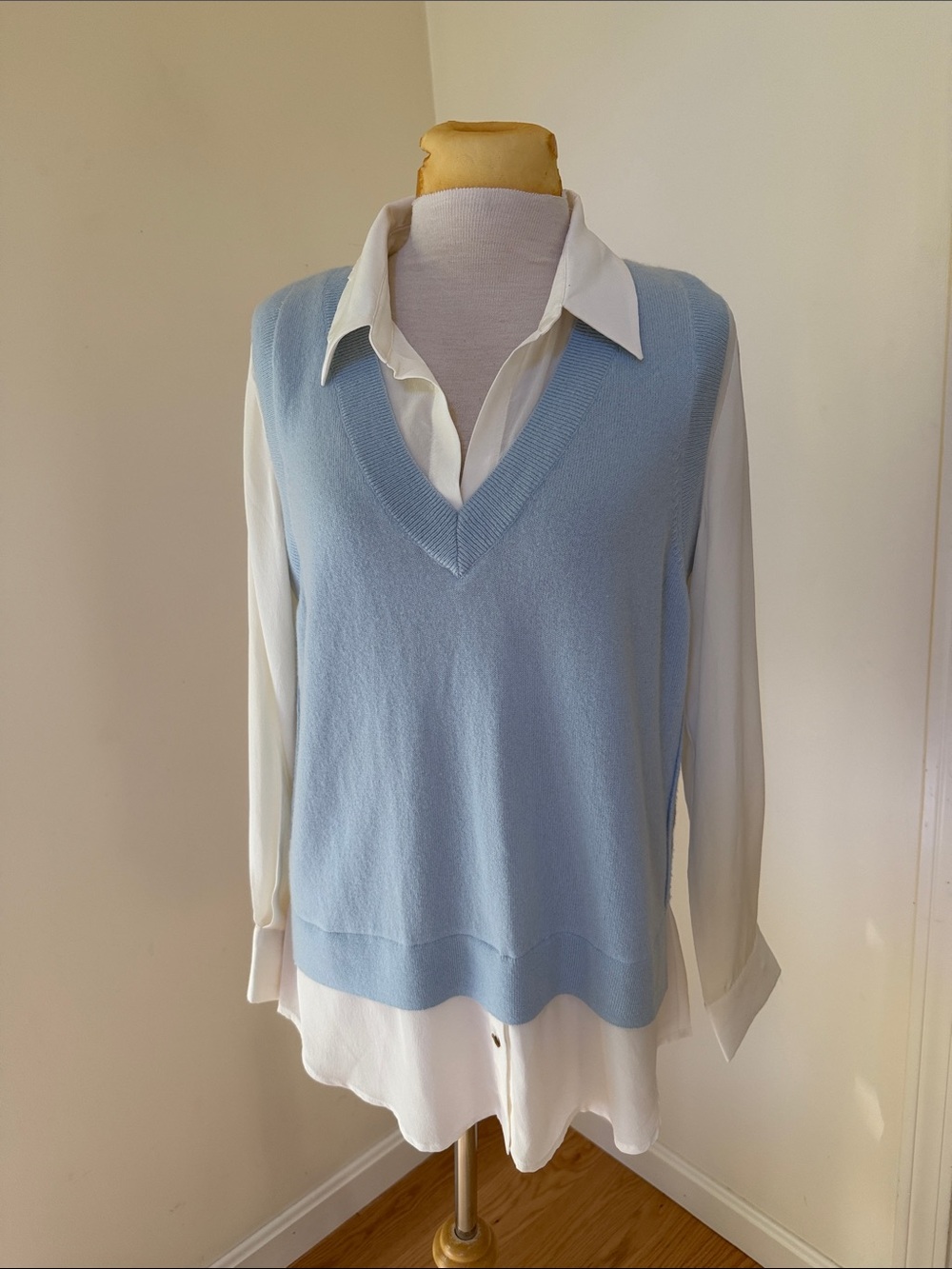 SOH large blue /cream overlay cashmere blend sweater top.